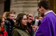 Pamatuj, že jsi prach a v prach se obrátíš. Kde se v Olomouci uděluje popelec?