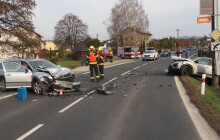 Přejel do protisměru a boural. Spolujezdec skončil ve fakultce