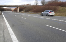 Trhliny, koroze i poruchy. ŘSD nechá opravit silnici u Lipníku