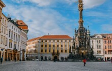 Sloup Nejsvětější Trojice v Olomouci opraví akademický sochař René Tikal