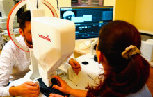 Umělá inteligence při diagnostice očí. Nemocnice Šumperk pořídila nový přístroj