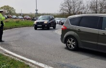 Parkoviště u olomoucké zoo jsou přeplněná, policie odklání dopravu