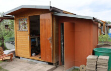 Ukradl zahradní nářadí i domácí pálenku. Policie vyšetřuje vykradené chatky