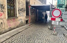 Univerzitní ulicí už chodci projdou. Kdy projedou auta?