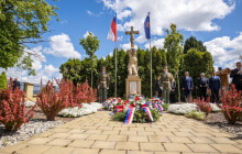 Hejtman uctil památku obětí. Vzpomínkové akce se konají po celém kraji