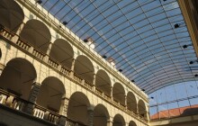 Prosklená střecha zámku projde opravou. Po čtvrtstoletí skla protékají a praskají