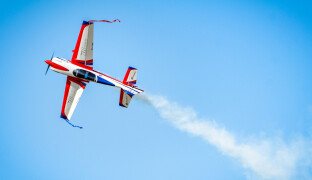 Precizní pilotáž i adrenalin. Neředínské letiště zaplnili piloti