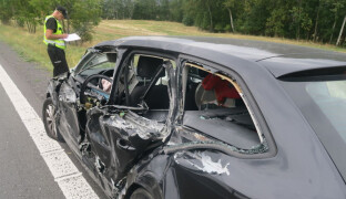 Na Mohelnické silnici se střetlo auto s náklaďákem. Řidič osobního vozu utrpěl lehké zranění