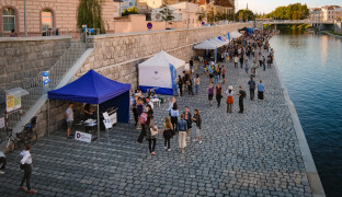 Olomoučtí studenti zahájí semestr na náplavce. Akce nabídne hudbu, divadlo i silent disco