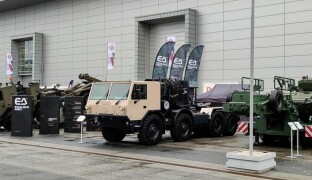 Zbrojovka Excalibur Army zprovoznila novou halu za půl miliardy