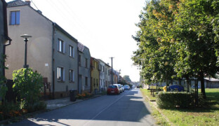 Henčlov se dočká nového parkoviště, město slibuje úlevu při akcích