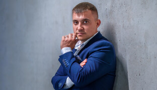 Makléř je vidět, ale o pohodu klientů se stará více jak desítka lidí, říká Michal Miško