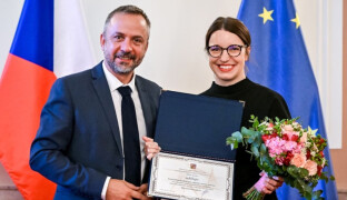 Ocenění za popularizaci vědy putuje k ředitelce AFO Evě Navrátilové
