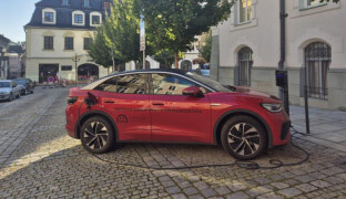 Šumperk rozjíždí moderní sdílenou dopravu. Elektromobil stojí stovku na hodinu