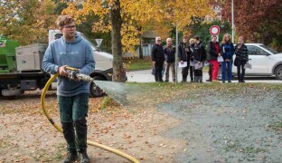 Po stavebních úpravách se areál FN Olomouc znovu zazelená díky hydroosevu