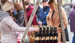 Svatomartinská Olomouc oslaví mladá vína. Přijedou i krampusáci