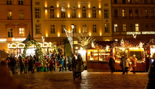 Olomouc se zahalí do vánoční nálady. Kdo vystoupí na vánočních trzích?