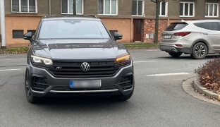 Srazil strážníka, který řídil dopravu. Řidič byl pod vlivem