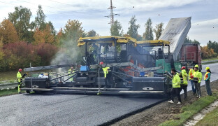 Blíží se zprovoznění D1 na Přerovsku. Silničáři pokládají asfalt