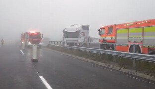 AKTUÁLNĚ: Série nehod na D35. Jeden člověk zemřel