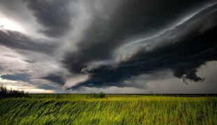Bouřky a tropy zasáhnou i Olomoucký kraj. Meteorologové varují před povodněmi a větrem