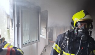 AKTUÁLNĚ: V Přerově hoří. Kvůli požáru evakuovali místní