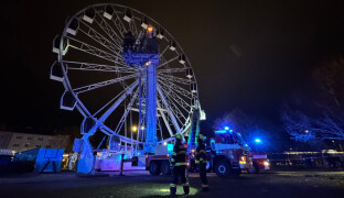 AKTUÁLNĚ: Hasiči zasahují na olomoucké Tržnici. Na ruském kole uvízly desítky lidí