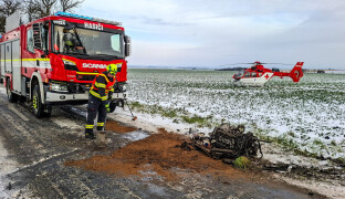 AKUTÁLNĚ: Hasiči zasahovali u dopravní nehody u Výšovic. Dva zraněné transportoval vrtulník
