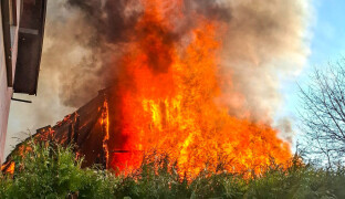 AKTUÁLNĚ: Na Šumpersku hoří stodola. Na místě jsou čtyři jednotky hasičů