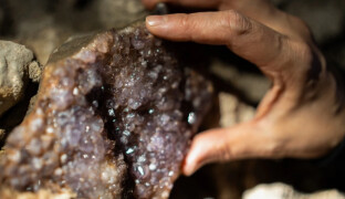 Polodrahokamy v jeskyních? Kroměřížský objev popisuje nový web