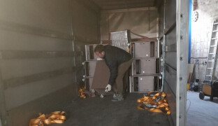 Pomoc z Olomouce míří na Ukrajinu. Arcidiecézní charita dodala nemocniční postele