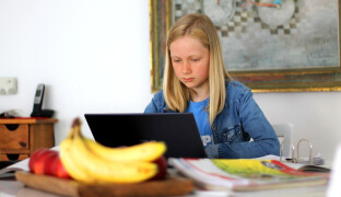 Online agrese mezi dětmi prudce roste. Umělá inteligence přináší nové hrozby