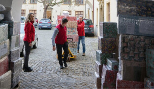 Už sedmnáct let pomoci. Vánoční balíčky z Olomouce míří na Ukrajinu