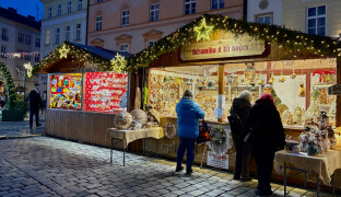 Advent v Olomouci: mezi punčem a radostí schovanou v papíru