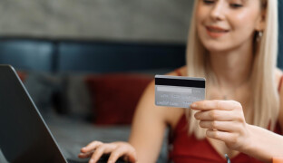 Nový rok, nový návyk: Začněte využívat benefity kreditní karty