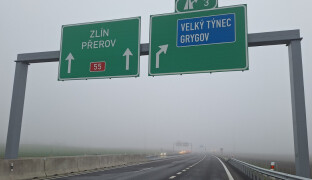 Dárky pro řidiče naděluje ŘSD. Otevírá D1, úsek u Baumaxu i D55