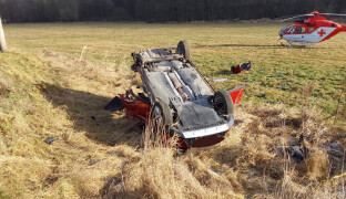 Dopravu na trati u Bohdíkova zastavila nehoda s autem, řidič se zranil