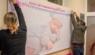 Rok 2025 v olomoucké porodnici: V plusu a s převahou chlapců