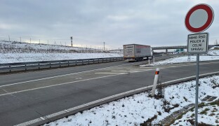 Nepoužívejte služební sjezdy, žádá ŘSD. Máte je špatně značené, oponují řidiči