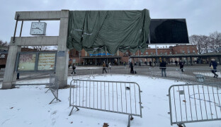 Po půl roce ji opraví. Infotabule na hlavním nádraží vyjde na 430 tisíc