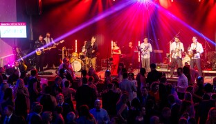 Kroměříž ožije slovenskou energií: čtvrtý ročník Kroměřížského plesu láká na No Name