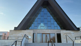 Konec oprav smuteční síně. Po víc než roce je hotovo