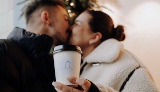 Neměli jsme kam chodit na kávu, tak jsme si založili vlastní podnik, říkají majitelé Průchod Coffee & Bakery