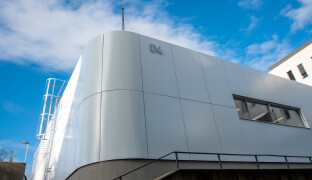 FN Olomouc otevřela nový pavilon pro kardiologii. Má špičkový katetrizační sál i komfortní zázemí