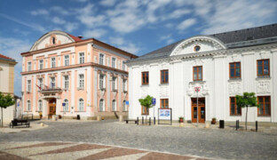 Za hezkou reklamu hezká odměna. Mohelnice odstraňuje reklamní smog