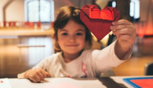 Láska je věda. Pevnost poznání zve na valentýnský víkend