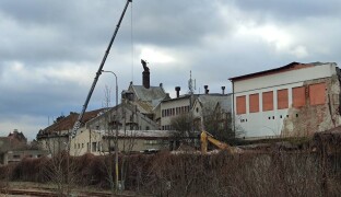 FOTO: Konec éry pivovaru v Holici. Budova jde k zemi