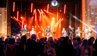 Městský dům rozezní slovenské hity. Pátý ročník Přerovského plesu slibuje noc plnou hvězd a emocí