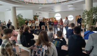 Vyrůstají ve stínu války. Sluňákov otevřel své dveře ukrajinským dětem