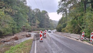 Povodňové škody z roku 2024 se stále napravují. Na silnice padne ještě téměř miliarda